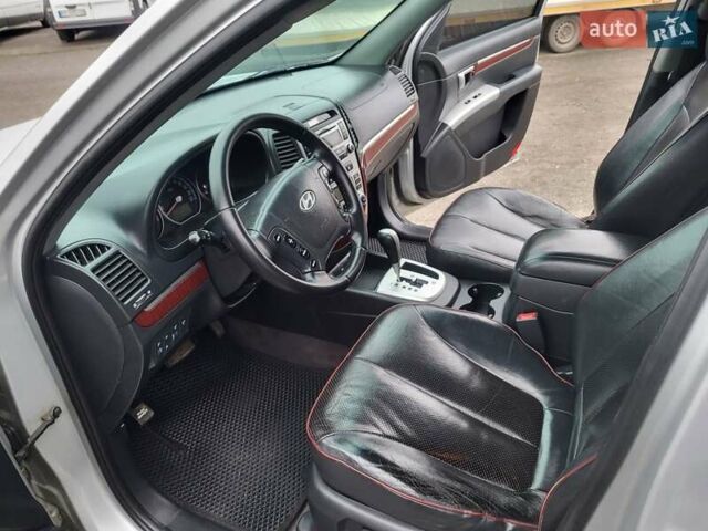 Сірий Хендай Санта Фе, об'ємом двигуна 2.2 л та пробігом 283 тис. км за 9300 $, фото 54 на Automoto.ua