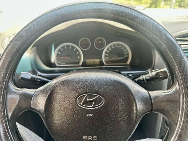 Серый Хендай Санта Фе, объемом двигателя 2 л и пробегом 123 тыс. км за 6555 $, фото 8 на Automoto.ua