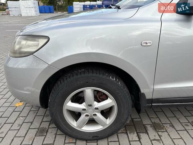 Серый Хендай Санта Фе, объемом двигателя 2.19 л и пробегом 276 тыс. км за 8550 $, фото 19 на Automoto.ua