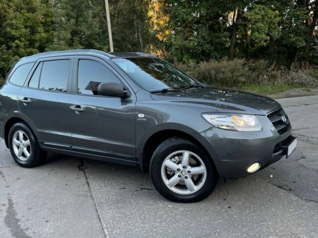 Серый Хендай Санта Фе, объемом двигателя 2.2 л и пробегом 320 тыс. км за 10000 $, фото 1 на Automoto.ua