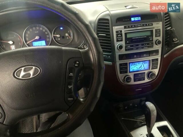 Серый Хендай Санта Фе, объемом двигателя 2.2 л и пробегом 386 тыс. км за 10000 $, фото 8 на Automoto.ua