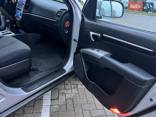 Серый Хендай Санта Фе, объемом двигателя 2.19 л и пробегом 260 тыс. км за 8950 $, фото 48 на Automoto.ua