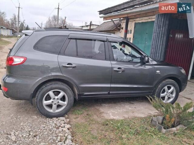 Серый Хендай Санта Фе, объемом двигателя 2.19 л и пробегом 296 тыс. км за 9700 $, фото 5 на Automoto.ua