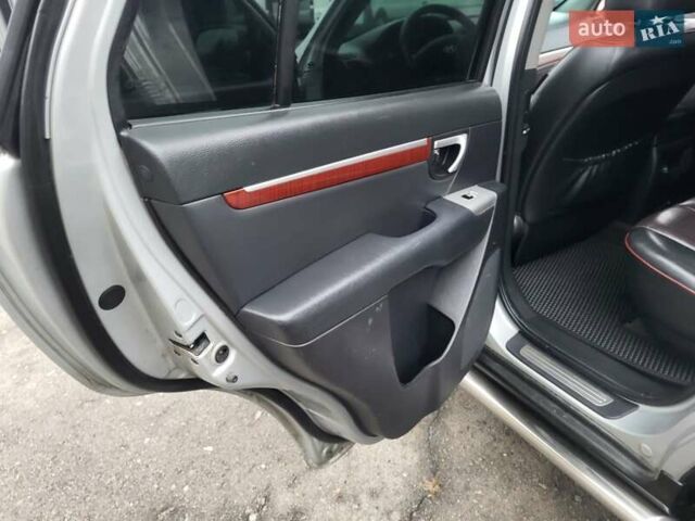 Сірий Хендай Санта Фе, об'ємом двигуна 2.2 л та пробігом 283 тис. км за 9300 $, фото 45 на Automoto.ua