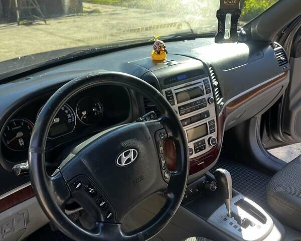 Серый Хендай Санта Фе, объемом двигателя 2.19 л и пробегом 325 тыс. км за 8250 $, фото 16 на Automoto.ua