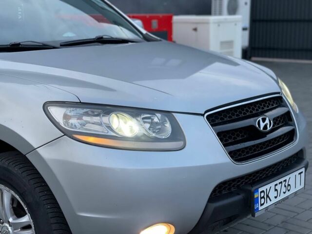 Серый Хендай Санта Фе, объемом двигателя 2.2 л и пробегом 337 тыс. км за 9300 $, фото 3 на Automoto.ua