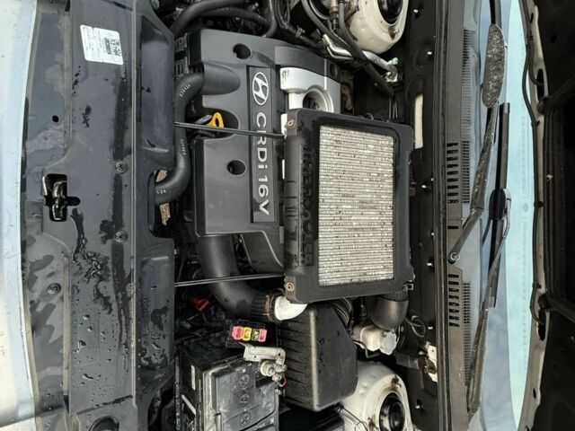 Сірий Хендай Санта Фе, об'ємом двигуна 2 л та пробігом 254 тис. км за 3700 $, фото 9 на Automoto.ua