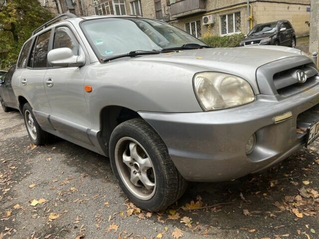 Серый Хендай Санта Фе, объемом двигателя 2.4 л и пробегом 200 тыс. км за 2500 $, фото 1 на Automoto.ua