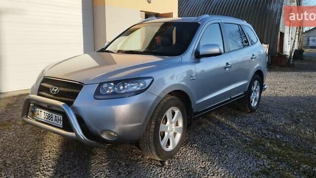 Сірий Хендай Санта Фе, об'ємом двигуна 2.19 л та пробігом 209 тис. км за 9000 $, фото 1 на Automoto.ua