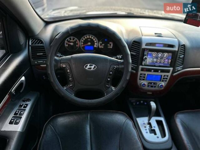 Серый Хендай Санта Фе, объемом двигателя 2.19 л и пробегом 225 тыс. км за 8990 $, фото 14 на Automoto.ua