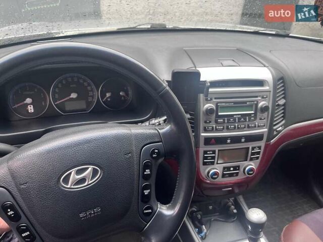 Серый Хендай Санта Фе, объемом двигателя 2.19 л и пробегом 274 тыс. км за 8800 $, фото 10 на Automoto.ua