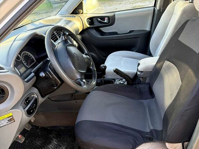 Серый Хендай Санта Фе, объемом двигателя 2 л и пробегом 290 тыс. км за 3500 $, фото 3 на Automoto.ua