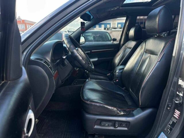 Серый Хендай Санта Фе, объемом двигателя 2.2 л и пробегом 225 тыс. км за 8990 $, фото 9 на Automoto.ua