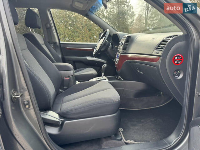 Серый Хендай Санта Фе, объемом двигателя 2.2 л и пробегом 260 тыс. км за 8700 $, фото 20 на Automoto.ua