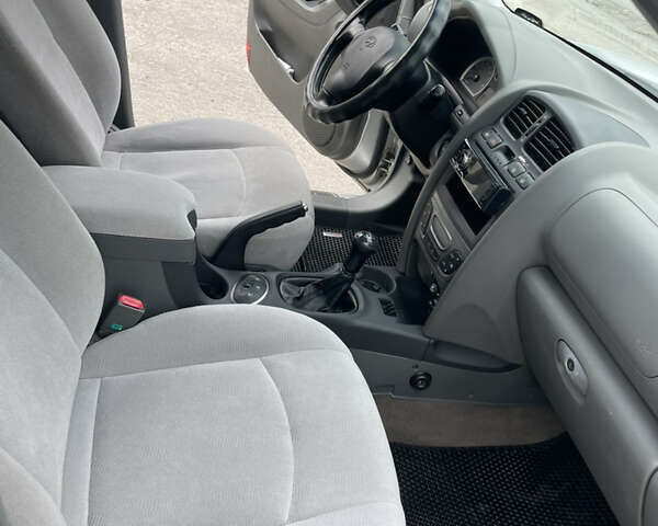Сірий Хендай Санта Фе, об'ємом двигуна 2.35 л та пробігом 129 тис. км за 7000 $, фото 8 на Automoto.ua