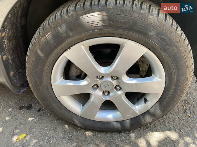 Серый Хендай Санта Фе, объемом двигателя 2.7 л и пробегом 215 тыс. км за 9700 $, фото 7 на Automoto.ua