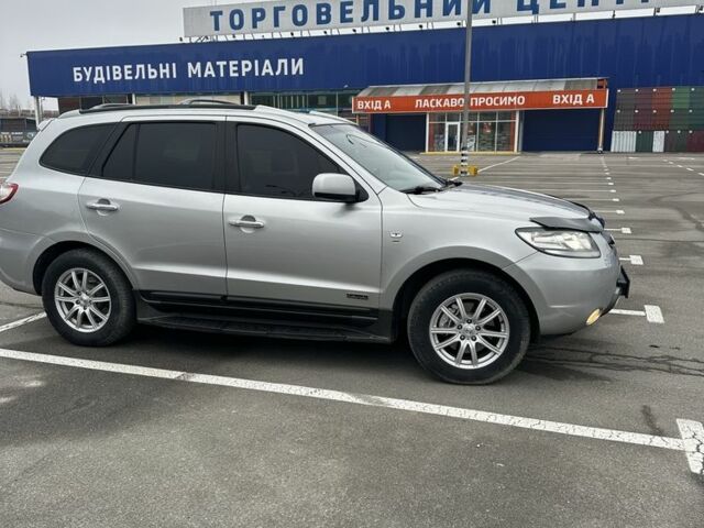 Серый Хендай Санта Фе, объемом двигателя 2.2 л и пробегом 326 тыс. км за 8800 $, фото 5 на Automoto.ua