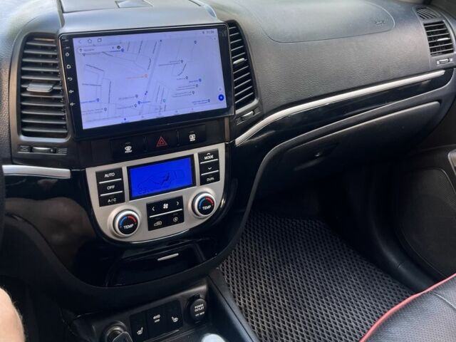 Серый Хендай Санта Фе, объемом двигателя 2.2 л и пробегом 320 тыс. км за 9800 $, фото 14 на Automoto.ua