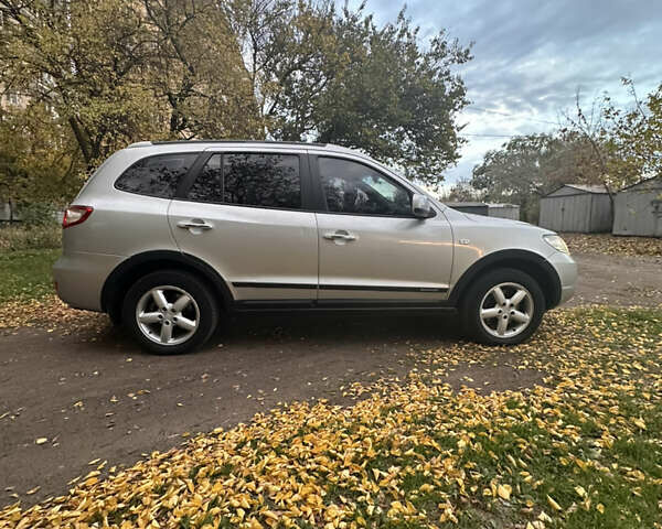 Серый Хендай Санта Фе, объемом двигателя 2.2 л и пробегом 340 тыс. км за 8300 $, фото 1 на Automoto.ua