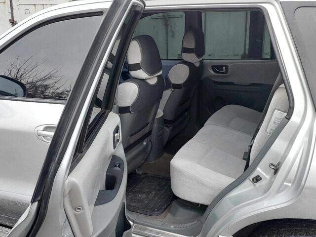 Серый Хендай Санта Фе, объемом двигателя 2 л и пробегом 200 тыс. км за 7650 $, фото 5 на Automoto.ua