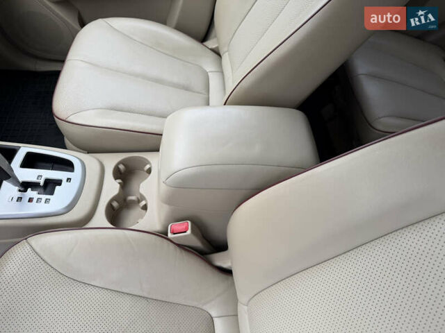 Серый Хендай Санта Фе, объемом двигателя 2.2 л и пробегом 232 тыс. км за 10555 $, фото 93 на Automoto.ua