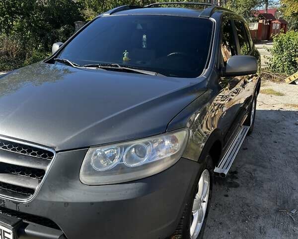 Серый Хендай Санта Фе, объемом двигателя 2.19 л и пробегом 325 тыс. км за 8250 $, фото 4 на Automoto.ua