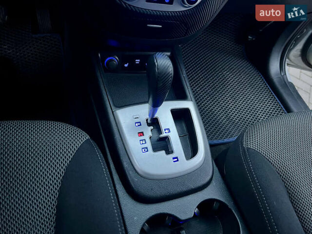 Серый Хендай Санта Фе, объемом двигателя 2.19 л и пробегом 260 тыс. км за 8950 $, фото 29 на Automoto.ua