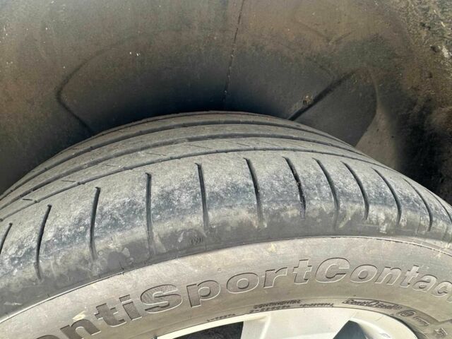 Серый Хендай Санта Фе, объемом двигателя 2.2 л и пробегом 320 тыс. км за 8200 $, фото 4 на Automoto.ua