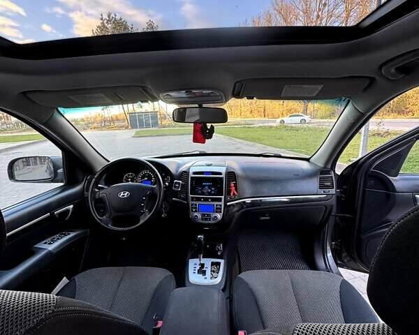 Серый Хендай Санта Фе, объемом двигателя 2.2 л и пробегом 360 тыс. км за 9300 $, фото 7 на Automoto.ua