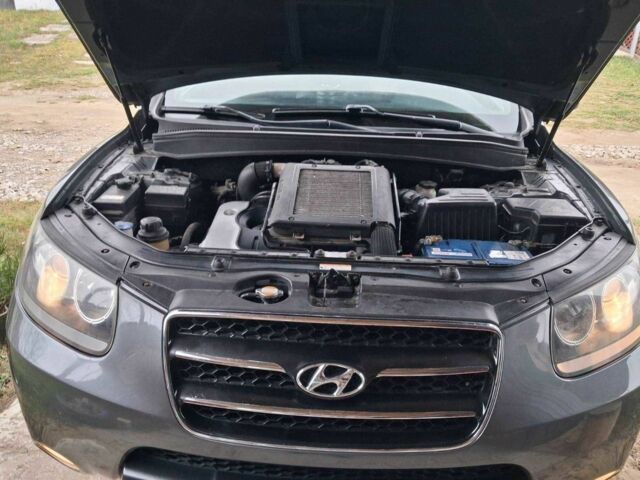 Серый Хендай Санта Фе, объемом двигателя 2.2 л и пробегом 296 тыс. км за 9700 $, фото 2 на Automoto.ua