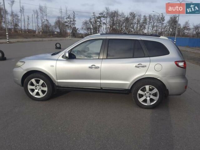 Серый Хендай Санта Фе, объемом двигателя 2.19 л и пробегом 225 тыс. км за 9500 $, фото 4 на Automoto.ua