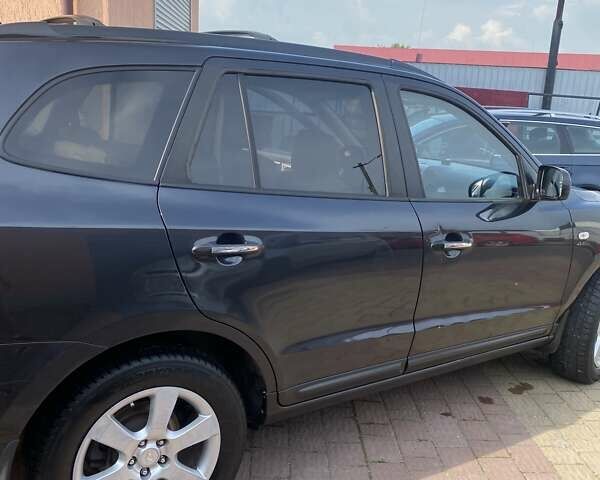 Сірий Хендай Санта Фе, об'ємом двигуна 2.19 л та пробігом 290 тис. км за 8000 $, фото 1 на Automoto.ua