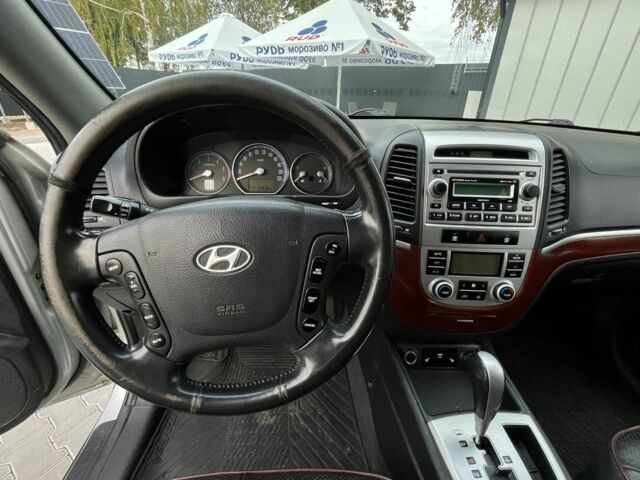 Серый Хендай Санта Фе, объемом двигателя 2.2 л и пробегом 270 тыс. км за 4800 $, фото 14 на Automoto.ua