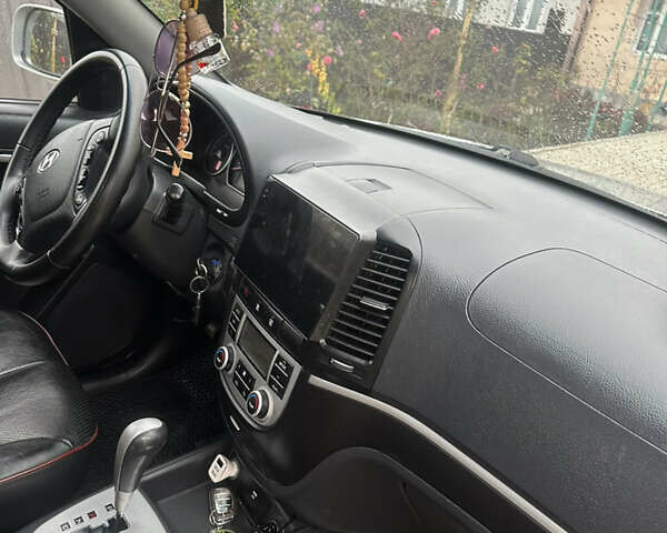 Серый Хендай Санта Фе, объемом двигателя 2.7 л и пробегом 198 тыс. км за 10800 $, фото 32 на Automoto.ua