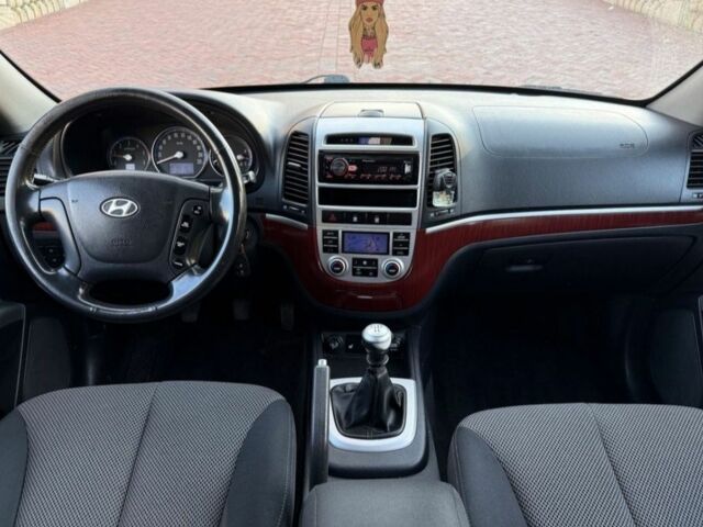 Серый Хендай Санта Фе, объемом двигателя 2.2 л и пробегом 321 тыс. км за 2600 $, фото 6 на Automoto.ua