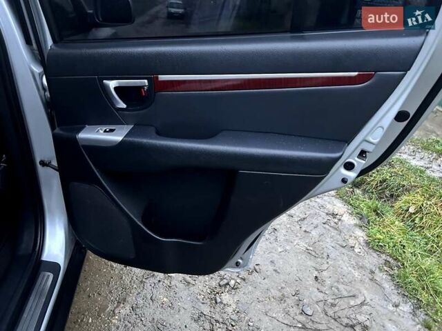 Сірий Хендай Санта Фе, об'ємом двигуна 2.2 л та пробігом 225 тис. км за 8850 $, фото 32 на Automoto.ua