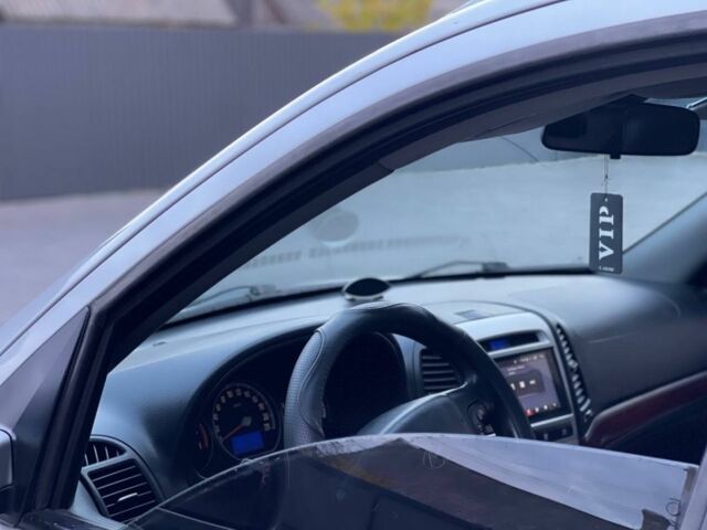 Серый Хендай Санта Фе, объемом двигателя 2.2 л и пробегом 337 тыс. км за 9300 $, фото 11 на Automoto.ua