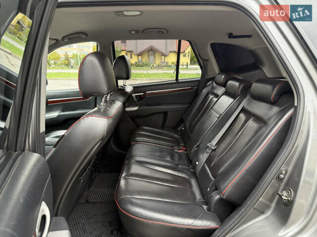 Серый Хендай Санта Фе, объемом двигателя 2.2 л и пробегом 244 тыс. км за 8900 $, фото 17 на Automoto.ua