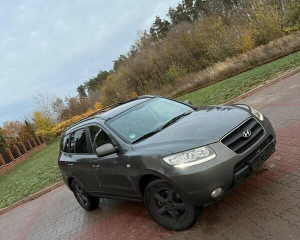 Серый Хендай Санта Фе, объемом двигателя 2.2 л и пробегом 199 тыс. км за 6800 $, фото 7 на Automoto.ua