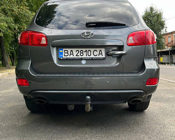 Серый Хендай Санта Фе, объемом двигателя 2.19 л и пробегом 285 тыс. км за 9800 $, фото 5 на Automoto.ua