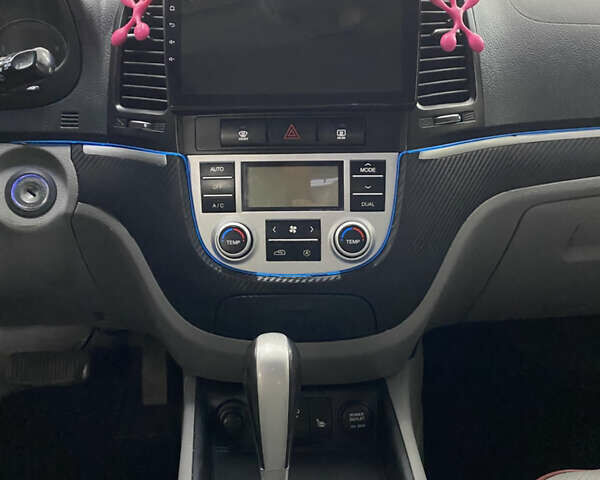 Серый Хендай Санта Фе, объемом двигателя 2.7 л и пробегом 245 тыс. км за 8800 $, фото 14 на Automoto.ua