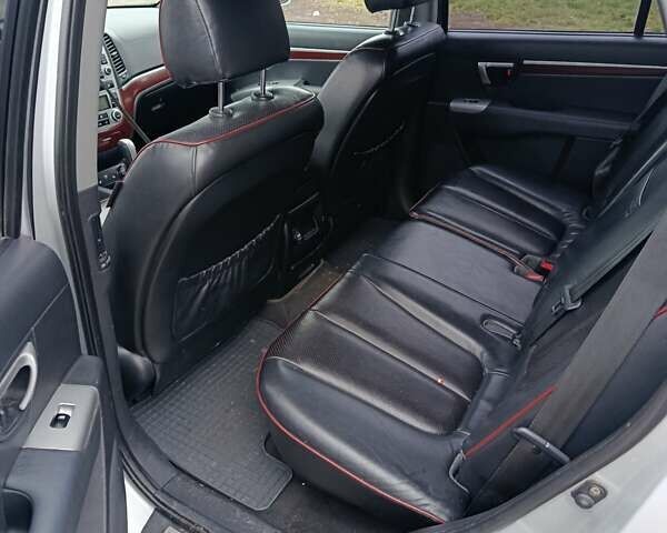 Сірий Хендай Санта Фе, об'ємом двигуна 2.66 л та пробігом 415 тис. км за 8400 $, фото 4 на Automoto.ua