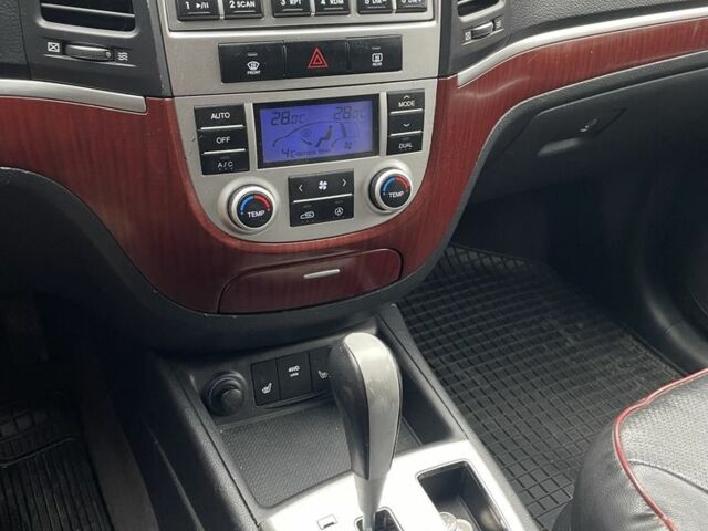 Серый Хендай Санта Фе, объемом двигателя 2.2 л и пробегом 268 тыс. км за 9000 $, фото 16 на Automoto.ua