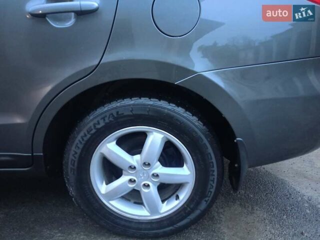 Серый Хендай Санта Фе, объемом двигателя 2.2 л и пробегом 324 тыс. км за 9700 $, фото 4 на Automoto.ua