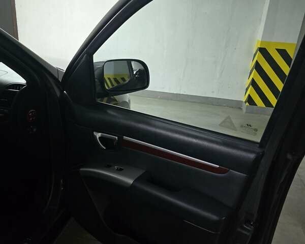 Серый Хендай Санта Фе, объемом двигателя 2.2 л и пробегом 264 тыс. км за 8880 $, фото 13 на Automoto.ua