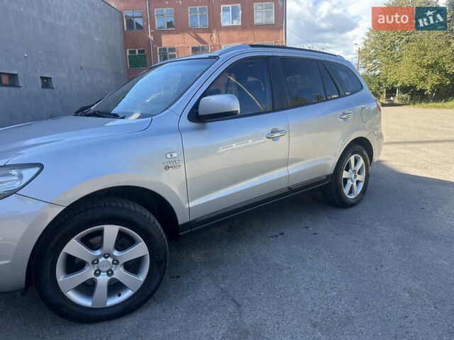 Серый Хендай Санта Фе, объемом двигателя 2.19 л и пробегом 301 тыс. км за 8500 $, фото 9 на Automoto.ua