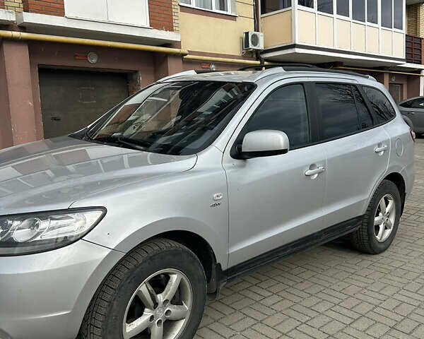 Серый Хендай Санта Фе, объемом двигателя 2.19 л и пробегом 249 тыс. км за 8300 $, фото 1 на Automoto.ua