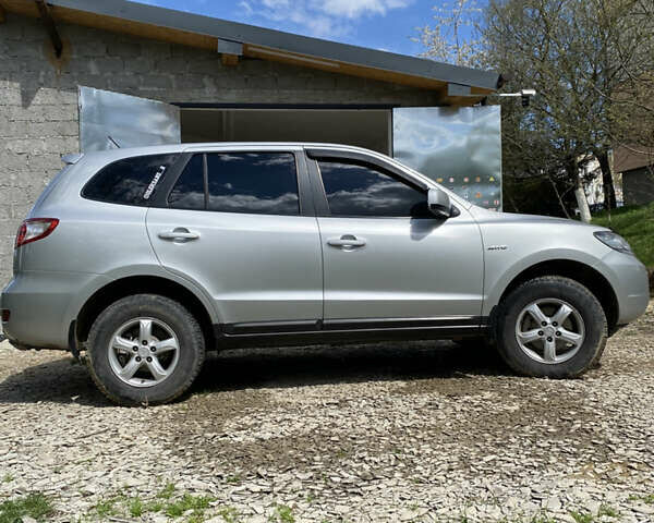 Серый Хендай Санта Фе, объемом двигателя 2.7 л и пробегом 245 тыс. км за 8800 $, фото 12 на Automoto.ua