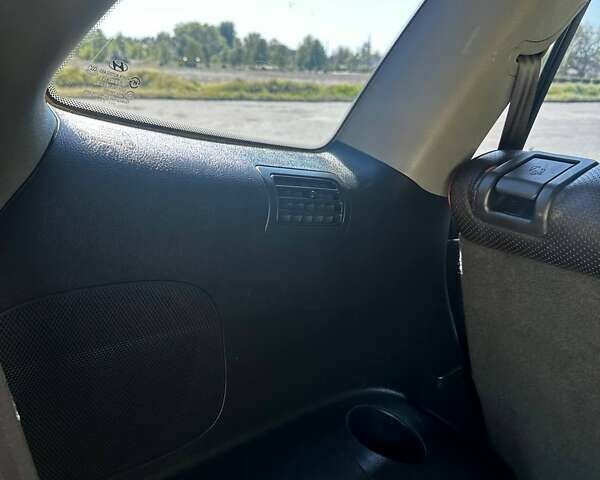 Серый Хендай Санта Фе, объемом двигателя 2.2 л и пробегом 241 тыс. км за 8900 $, фото 10 на Automoto.ua