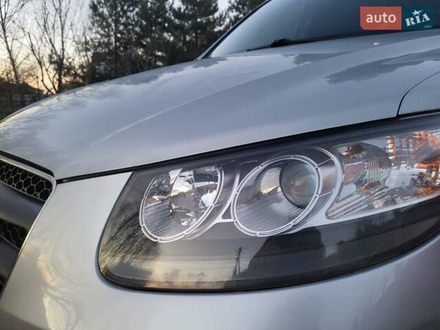 Серый Хендай Санта Фе, объемом двигателя 2.19 л и пробегом 302 тыс. км за 9990 $, фото 60 на Automoto.ua